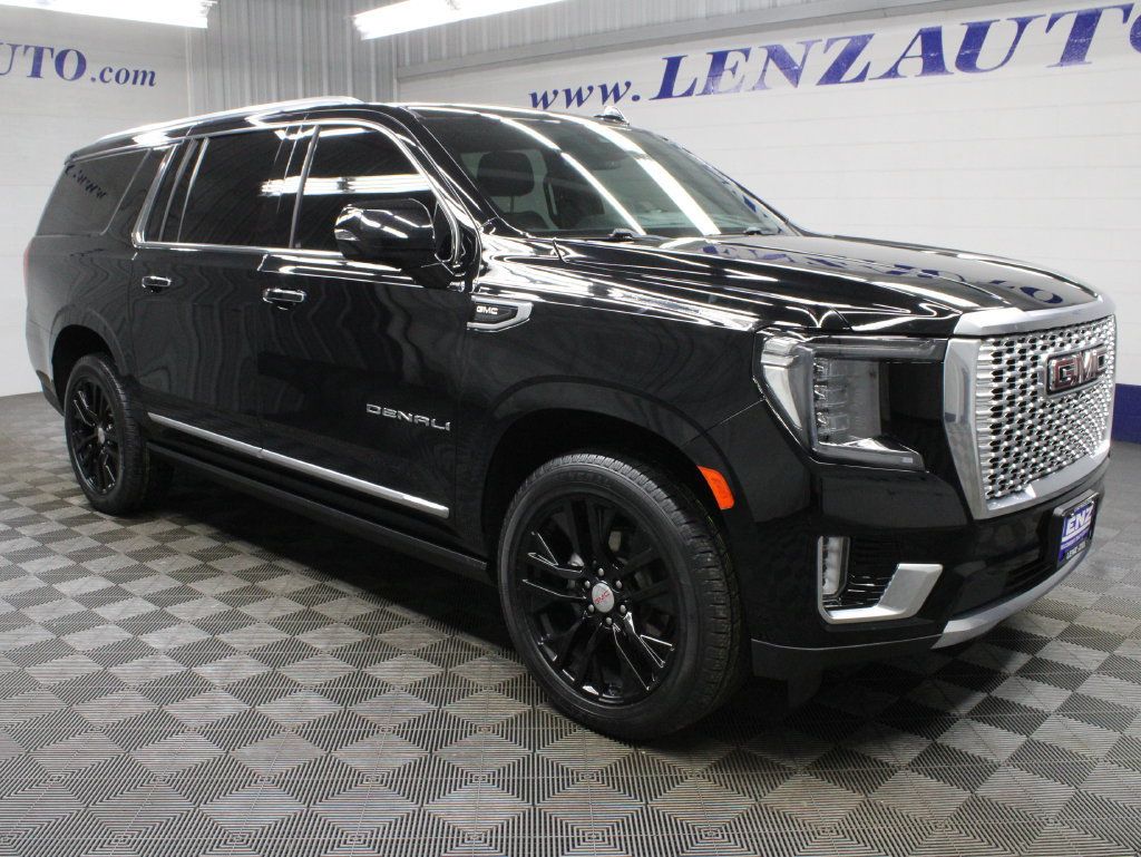 Used 2023 GMC Yukon XL Denali AWD/4WD image 3