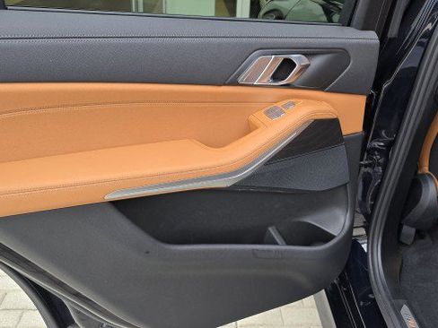 Certified 2022 BMW X7 xDrive40i w/ M Sport Package image 17