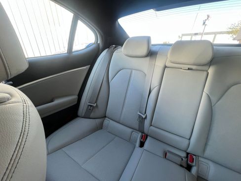 Used 2025 Genesis G70 2.5T image 39