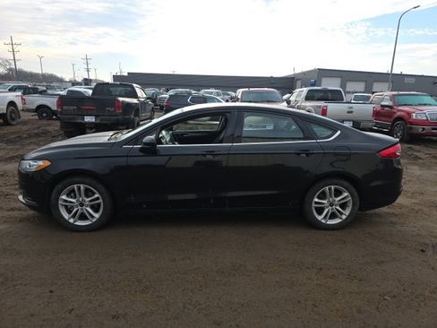 Used 2018 Ford Fusion SE w/ Fusion SE Technology Package image 3