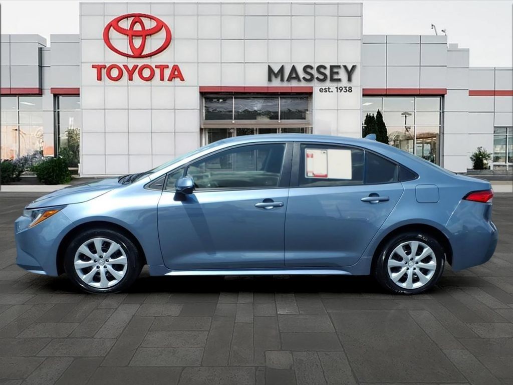 Used 2025 Toyota Corolla LE FWD image 6