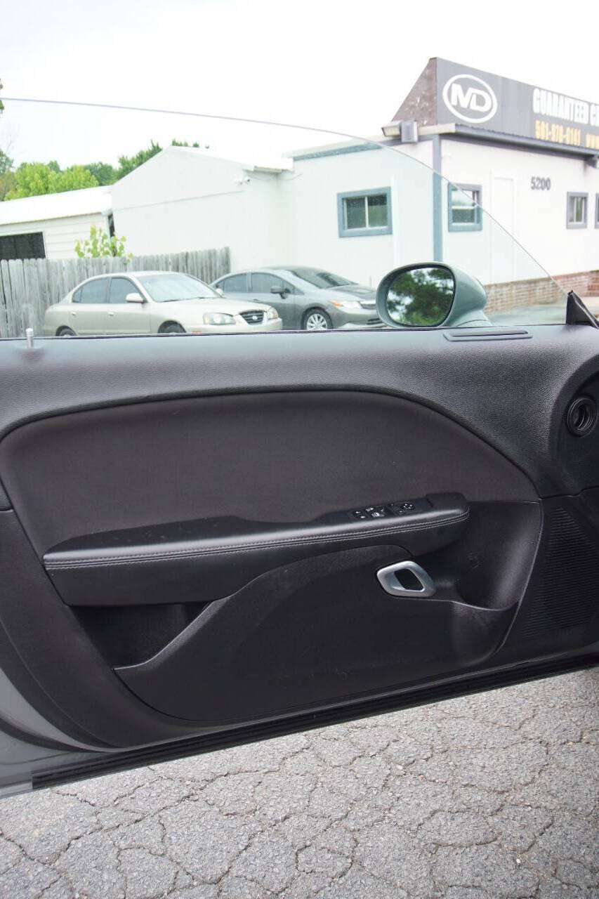Used 2019 Dodge Challenger SXT RWD image 9