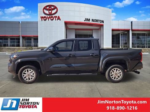 Used 2025 Toyota Tacoma SR5 image 5