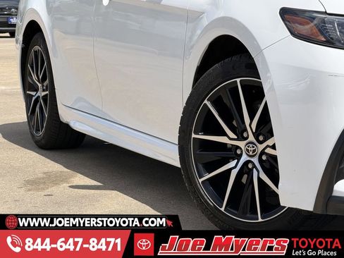 Used 2023 Toyota Camry SE image 12
