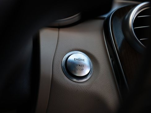 Used 2018 Mercedes-Benz C 300 Sedan w/ Premium Package image 35