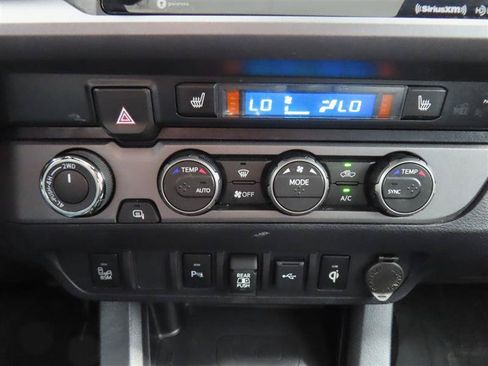 Used 2020 Toyota Tacoma TRD Off-Road w/ TRD Premium Off Road Package AWD/4WD image 28