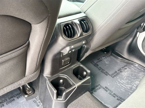 Used 2021 Jeep Wrangler Unlimited Sahara image 27