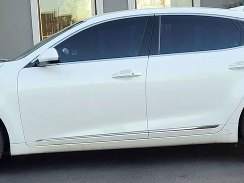 Used 2017 Kia Cadenza Premium w/ Luxury Package image 2