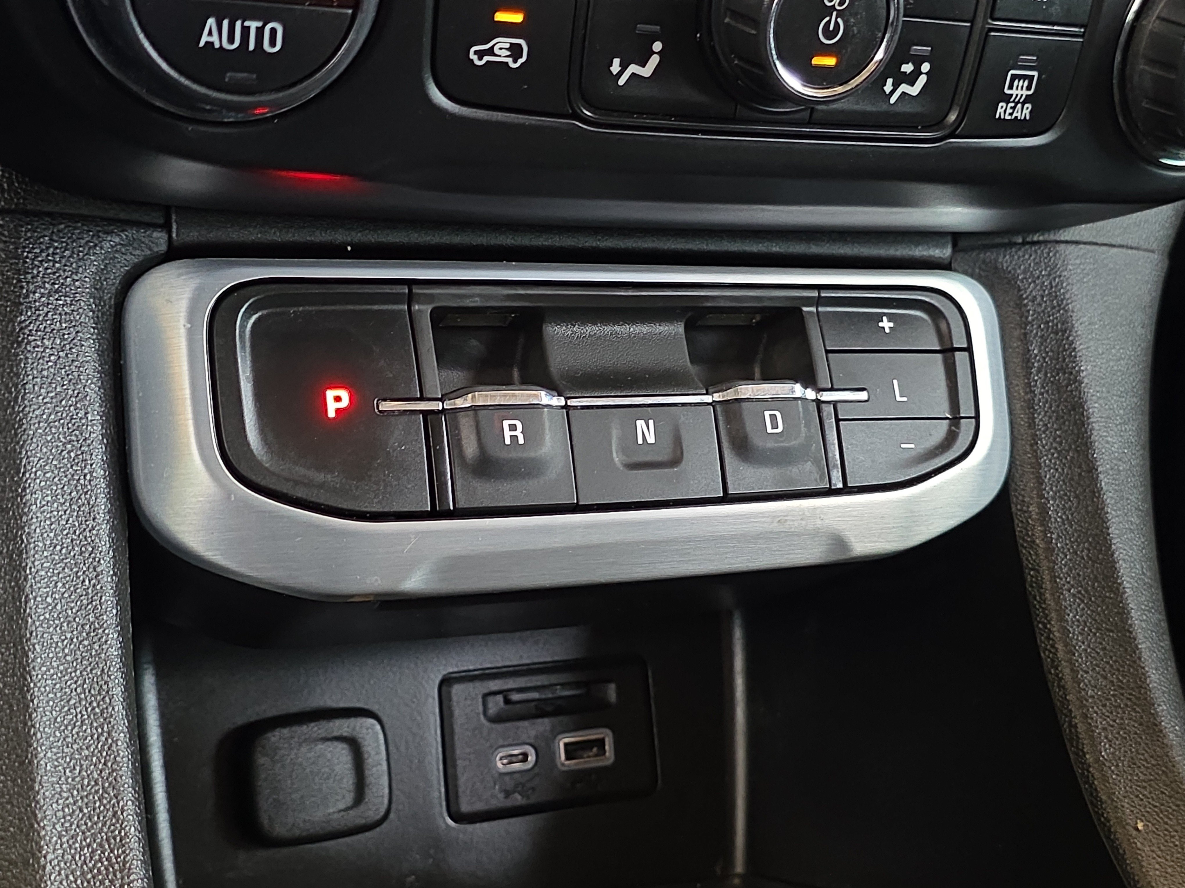 Used 2021 GMC Acadia SLT w/ Elevation Edition FWD image 19
