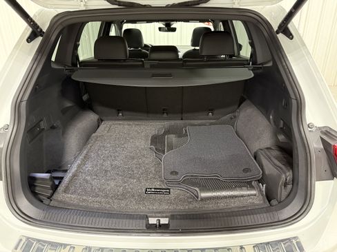 Used 2022 Volkswagen Tiguan SEL R-Line image 9