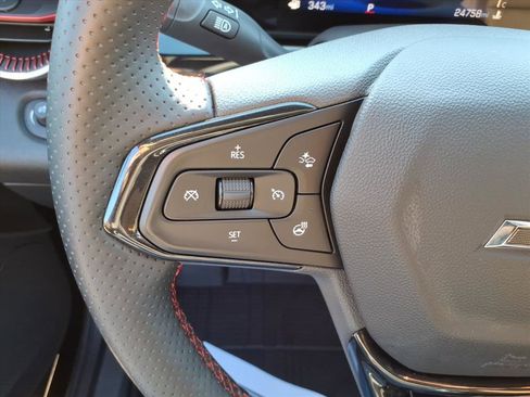 Used 2025 Chevrolet Trax RS w/ Sunroof Package image 16