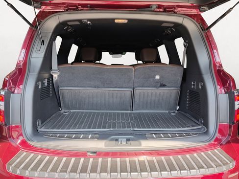 Used 2024 Nissan Armada Platinum w/ Captain's Chairs Package RWD image 13