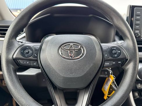 Used 2022 Toyota RAV4 LE AWD/4WD image 22