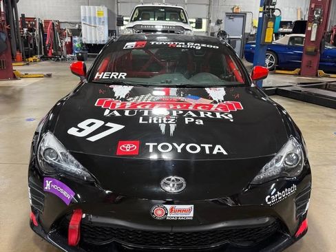 Used 2017 Toyota 86 image 4