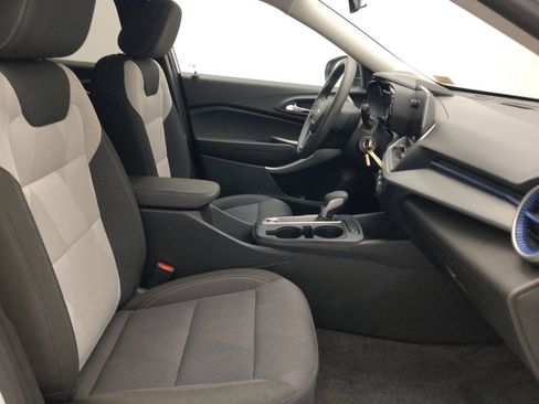 Used 2025 Chevrolet Trax LS FWD image 21