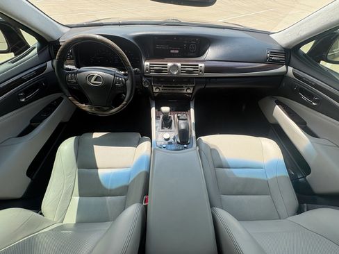Used 2015 Lexus LS 460 w/ Ultra Luxury Package RWD image 15