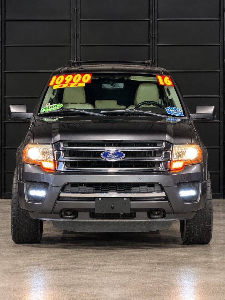 Used 2016 Ford Expedition Limited w/ Equipment Group 301A AWD/4WD image 2