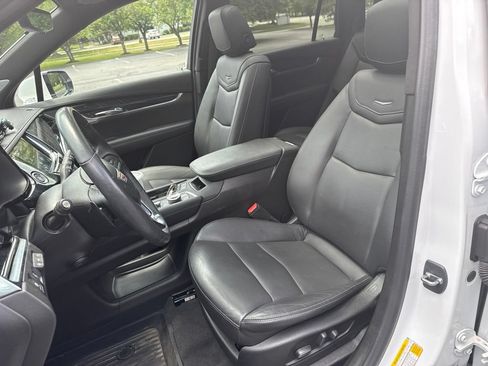 Used 2024 Cadillac XT6 Premium Luxury w/ Technology Package AWD/4WD image 9