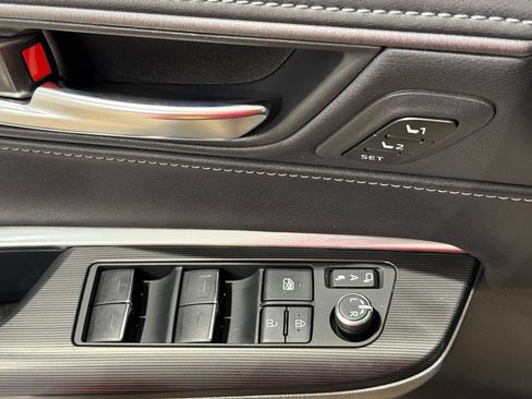 Certified 2023 Toyota Venza XLE AWD/4WD image 16
