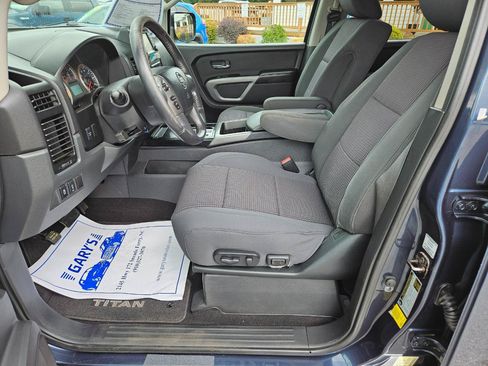 Used 2015 Nissan Titan SV w/ SV Value Truck Package AWD/4WD image 11