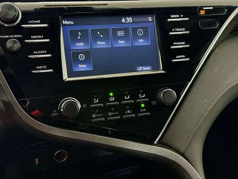 Used 2018 Toyota Camry LE FWD image 14