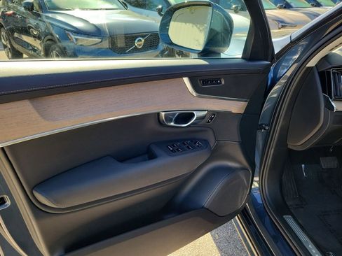 Certified 2025 Volvo XC90 B5 Plus image 25
