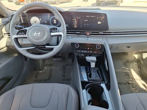 Used 2024 Hyundai Elantra SEL w/ Convenience Package image 14