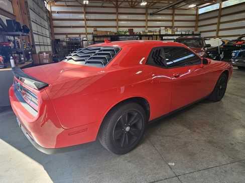 Used 2015 Dodge Challenger SXT w/ Driver Convenience Group RWD image 8
