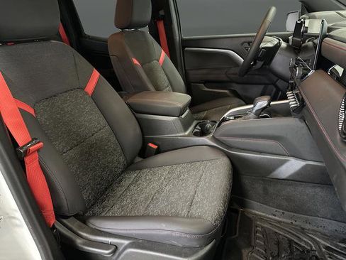 Used 2024 Chevrolet Colorado Z71 w/ Z71 Convenience Package 2 image 33