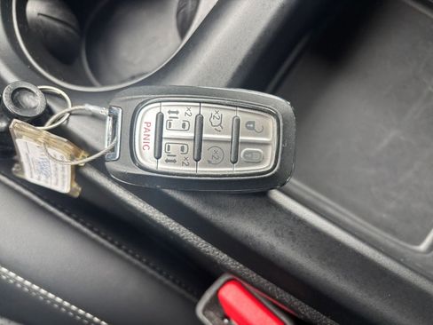 Used 2025 Chrysler Pacifica Select image 27