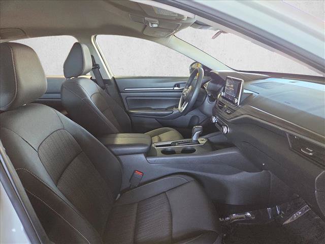 Used 2025 Nissan Altima 2.5 SV FWD image 19