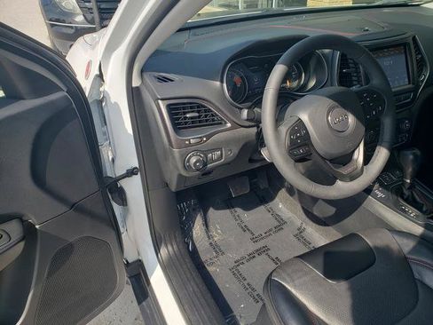 Used 2022 Jeep Cherokee Trailhawk w/ Premium Leather Package AWD/4WD image 11