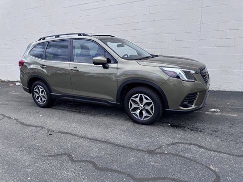 Used 2023 Subaru Forester Premium image 4