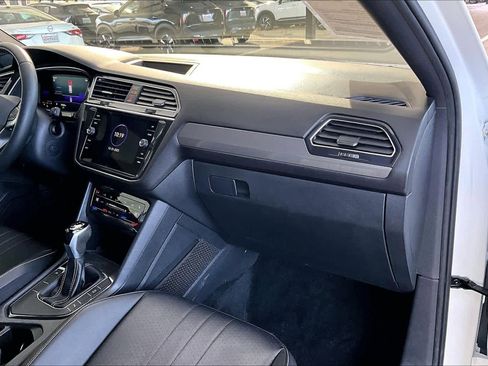 Used 2023 Volkswagen Tiguan SE R-Line image 17