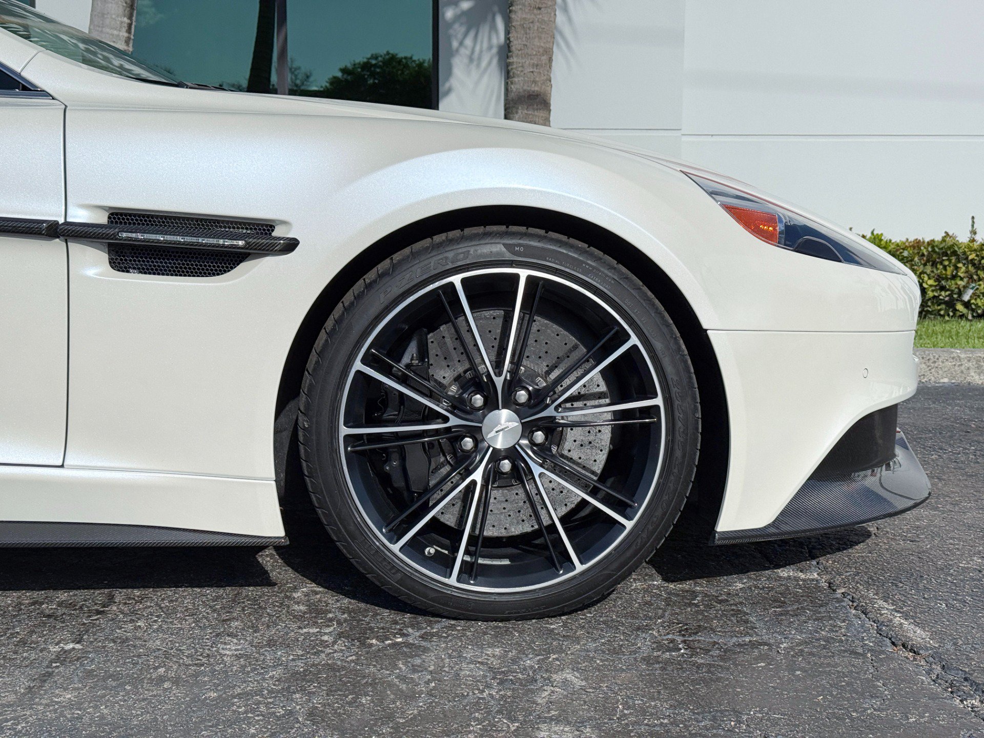 Used 2014 Aston Martin Vanquish Volante RWD image 19