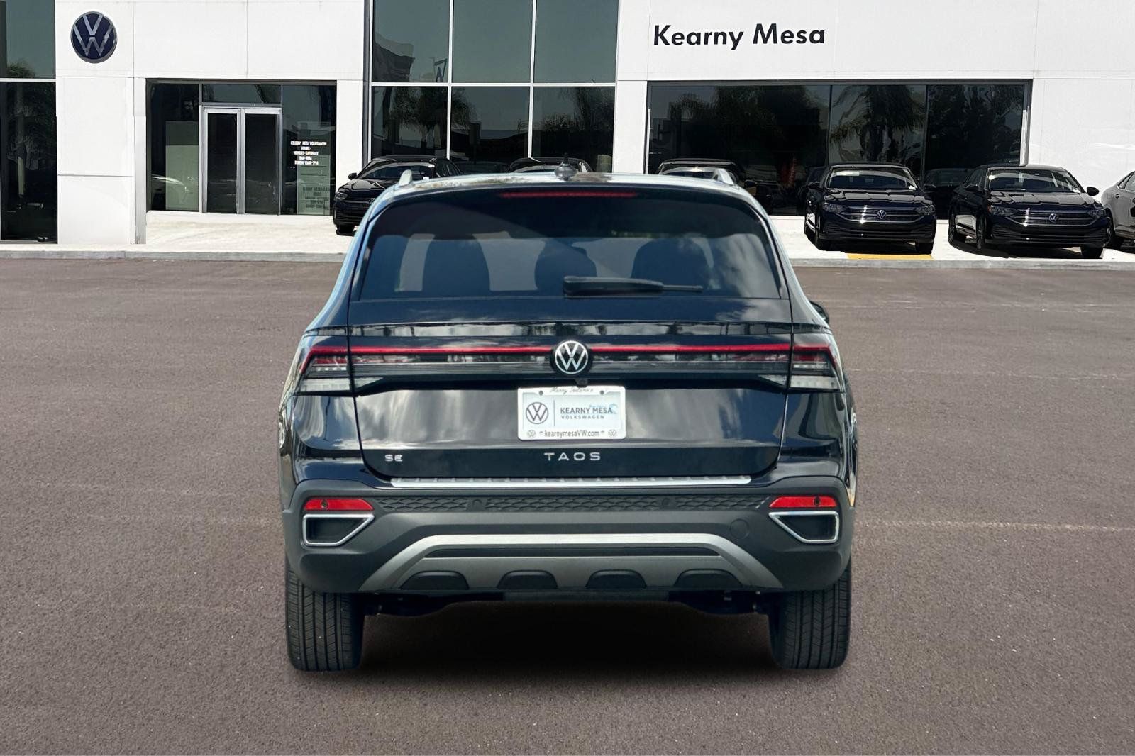 Used 2025 Volkswagen Taos SE FWD image 5