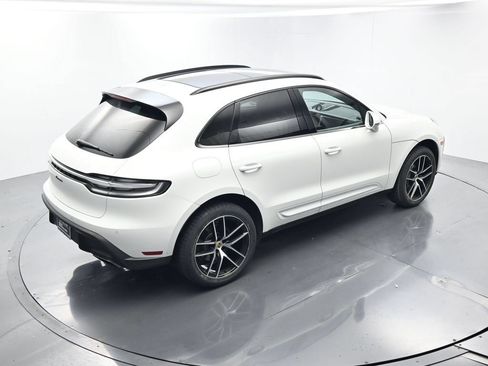 Certified 2023 Porsche Macan AWD/4WD image 35