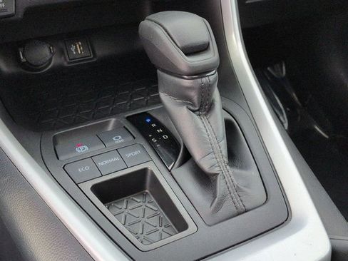 Used 2025 Toyota RAV4 XLE w/ Convenience Package FWD image 16
