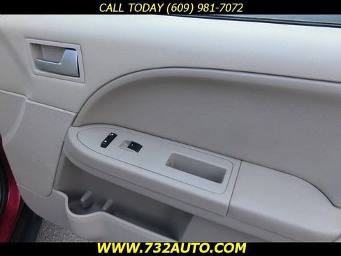Used 2005 Ford Freestyle SE image 34