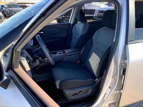 Used 2023 Nissan Rogue SV AWD/4WD image 7