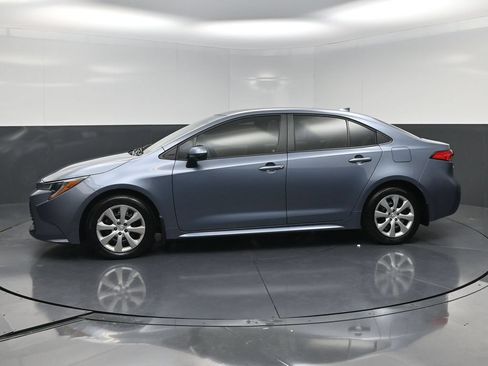 Used 2025 Toyota Corolla LE FWD image 3