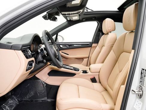 New 2026 Porsche Macan AWD/4WD image 8