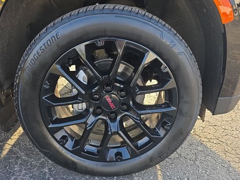 Used 2024 GMC Yukon SLT w/ SLT Luxury Package image 43