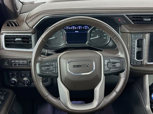 Used 2021 GMC Yukon Denali w/ Denali Premium Package image 18
