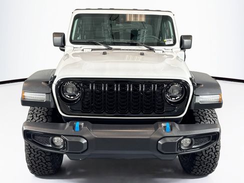 Used 2024 Jeep Wrangler Unlimited image 2