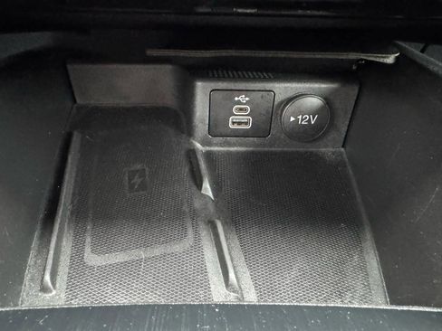 Used 2025 Ford Escape Platinum image 23