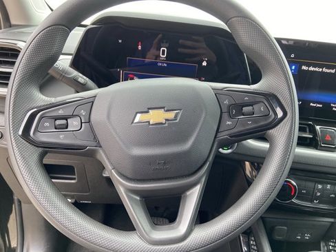 Used 2025 Chevrolet TrailBlazer LT AWD/4WD image 35