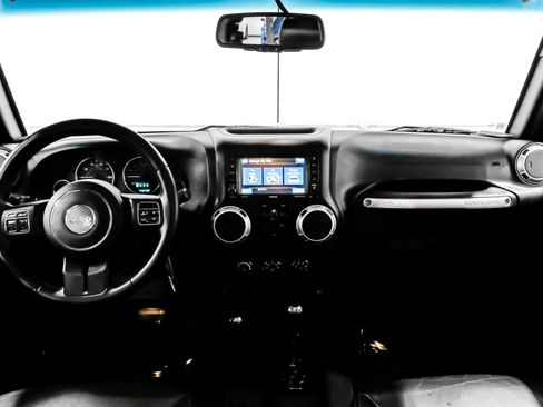 Used 2015 Jeep Wrangler Unlimited Sahara w/ Connectivity Group image 14