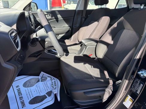 Certified 2025 Hyundai Venue SE image 12