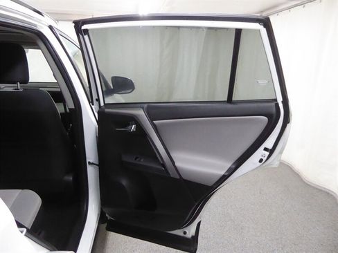 Used 2018 Toyota RAV4 LE image 32